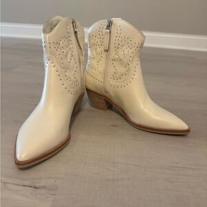 New Dolce Vita Solow Off White Leather Short Studded Western Boots